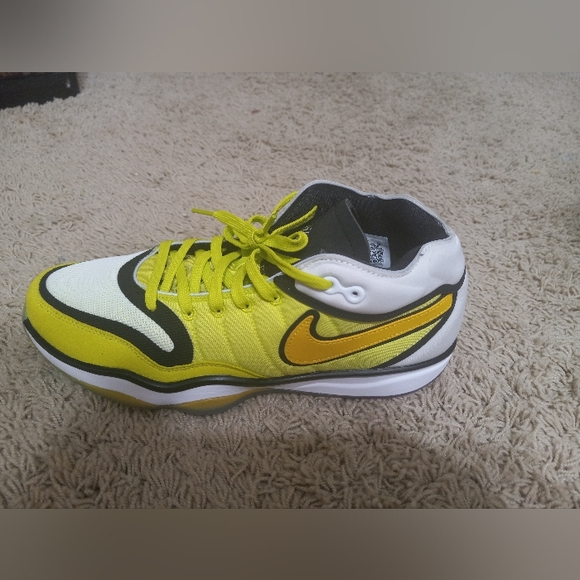 Nike G.T. Hustle 2 Basketball Shoes - Picture 6 of 7